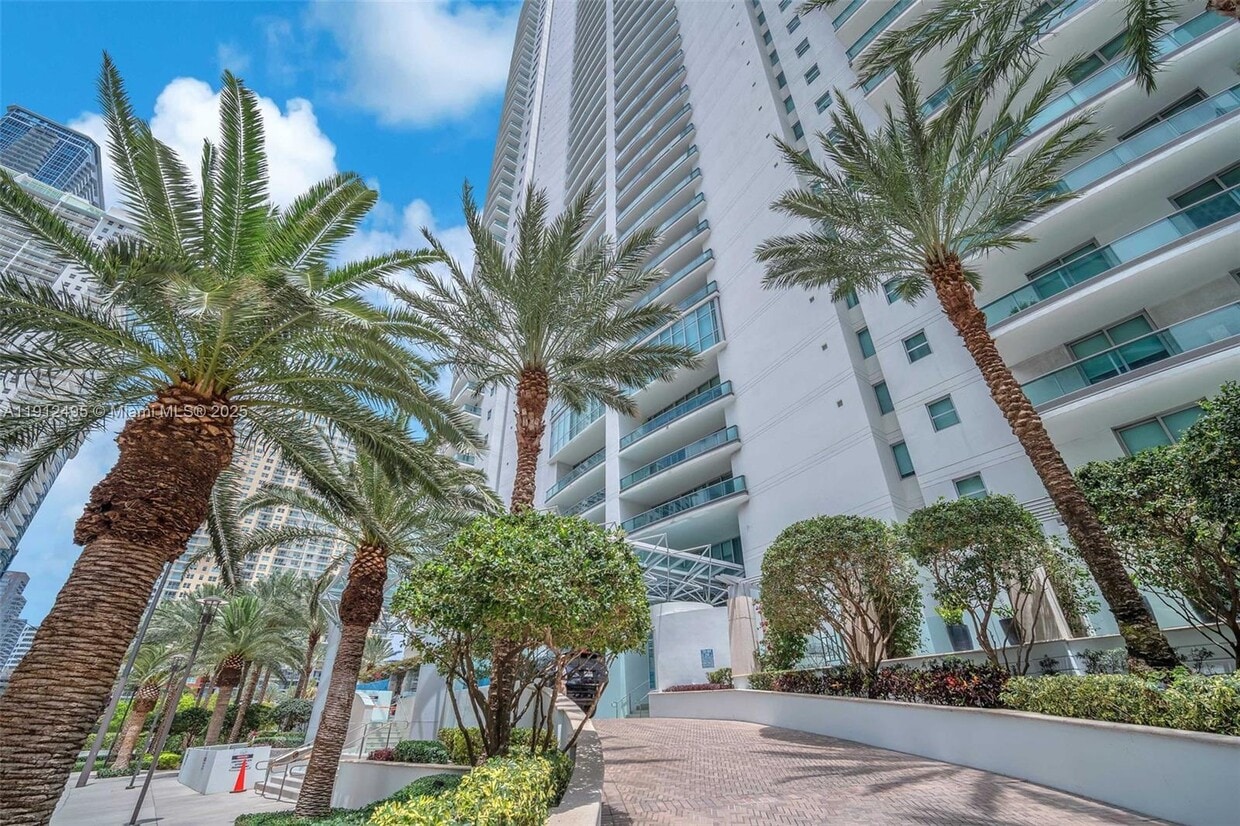 Foto principal - 1331 Brickell Bay Dr