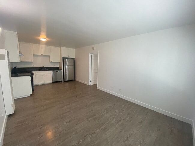 Interior Photo - 910-930 Freeman Ave