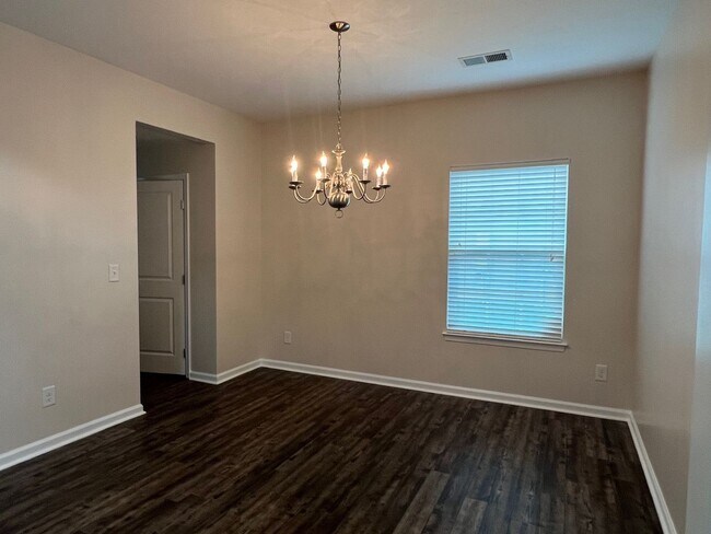 Building Photo - Bright-Sunny 4 Bedroom, 2.5 Bathroom Home ...