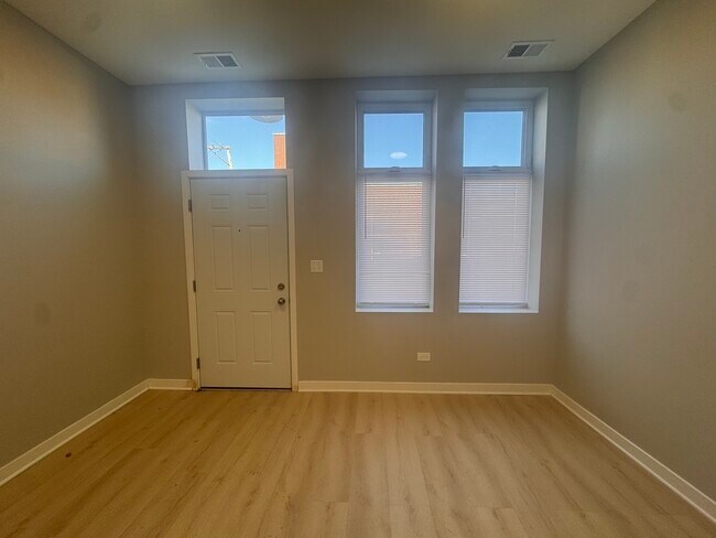 Foto del edificio - 4007 W School St