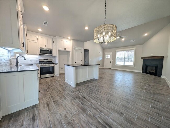 Building Photo - 9 Langholm Cir