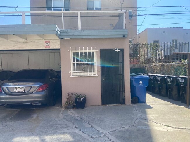 Foto del edificio - 1466 S Sherbourne Dr