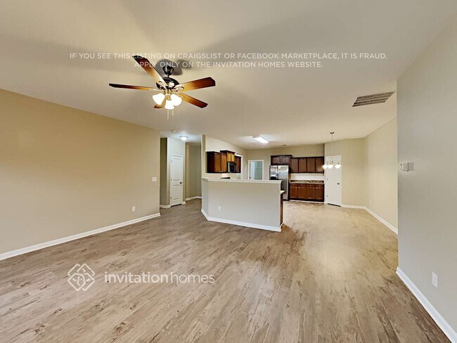 Building Photo - 3846 Cameron Trail SE