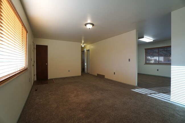 Building Photo - 4750 S Splendid Cir