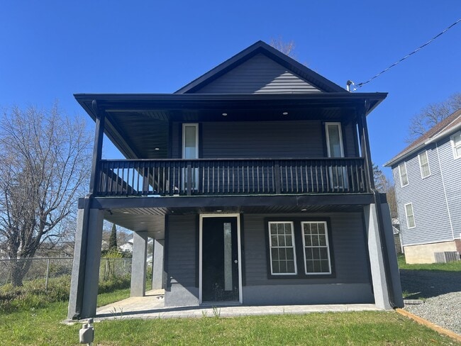 Building Photo - NEWLY RENOVATED HOME in Old Forge with Lea...