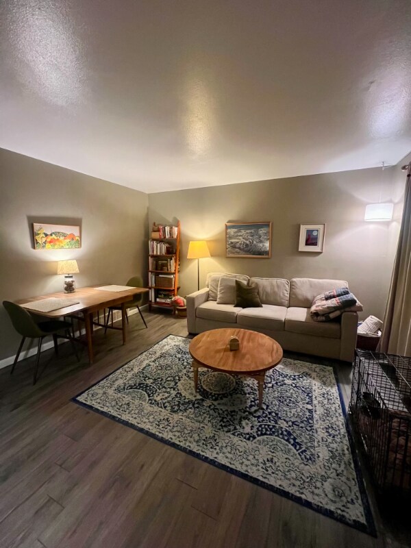 Foto del edificio - 4021 Goodell Ln