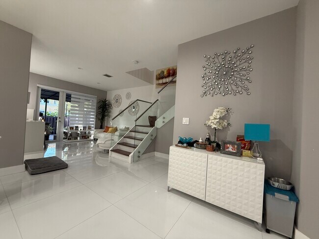 ENTRADA - 10775 NW 81st Ln