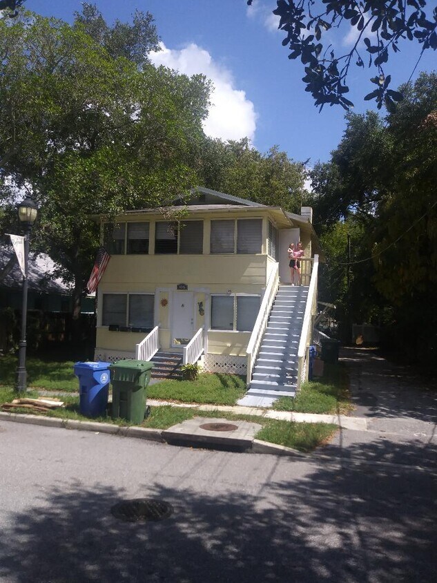 street view of bldg 4 units - 1016 10th Ave W
