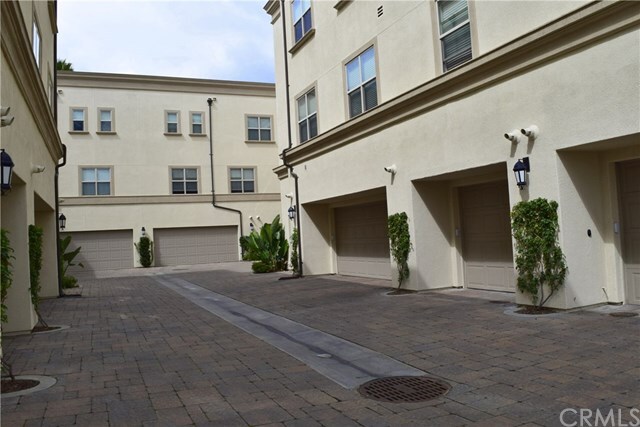 Building Photo - 510 S Anaheim Blvd