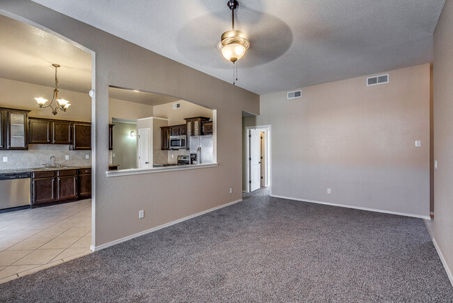 Building Photo - 1 Story 4 Bedroom with Open Floor Plan in ...