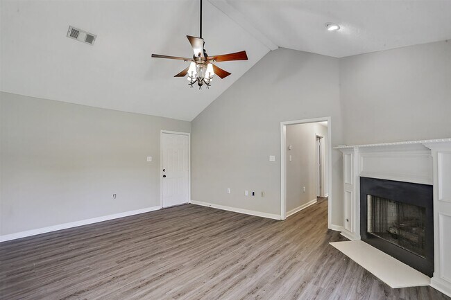 Building Photo - 4018 Brookwood Dr
