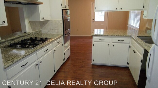 Building Photo - 3 br, 2 bath House - 905 Chinquapin