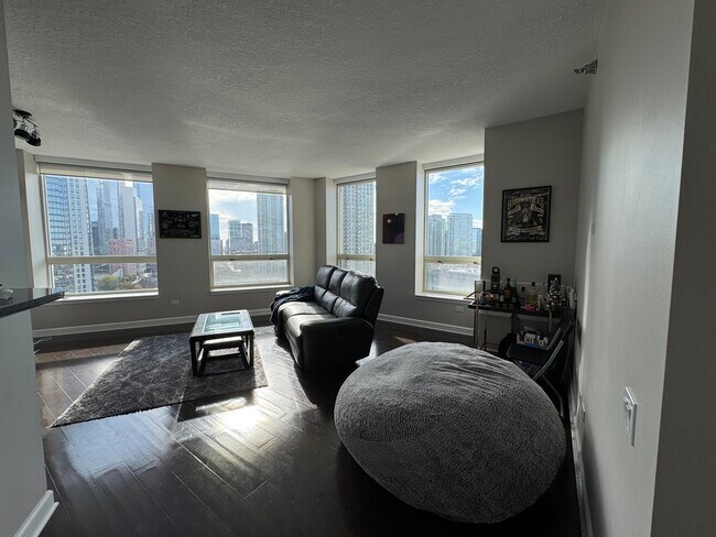 Foto del edificio - 600 N Kingsbury St