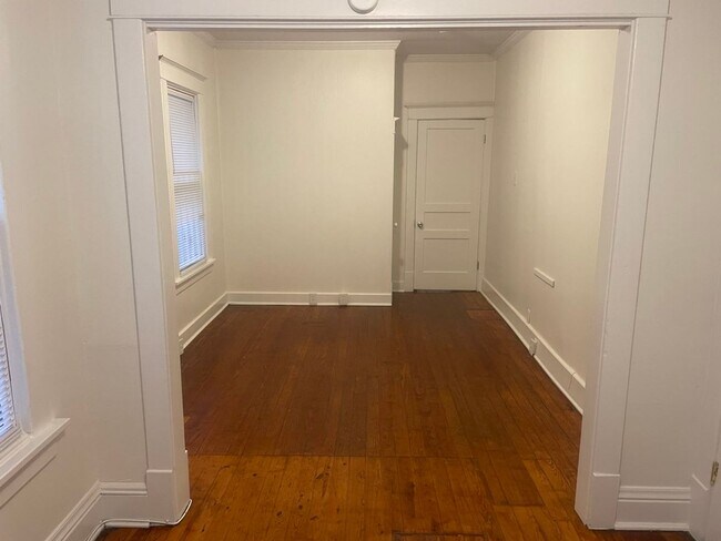 Foto del edificio - 1593 Waverly Ave
