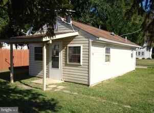 Building Photo - 139 Wilson St