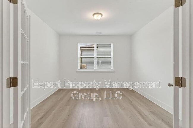 Building Photo - 163 Little Crk Dr