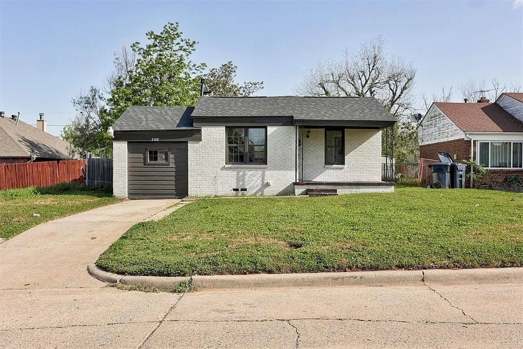 Primary Photo - 2109 NE 15th St