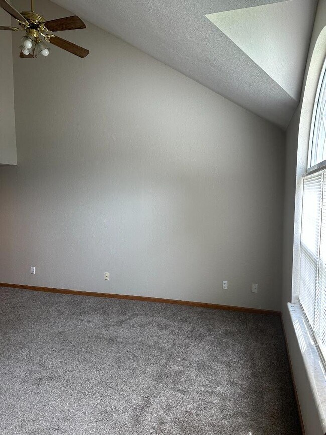 Foto del edificio - 202 S Woods Ct