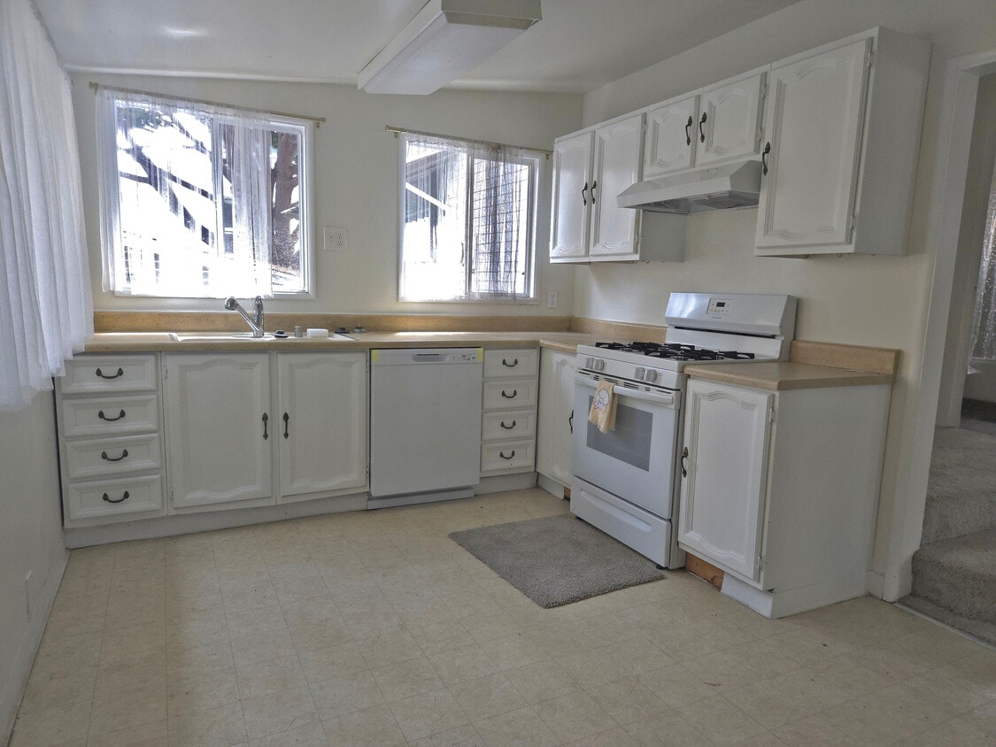 Large Kitchen - 605 N Juanita Ave