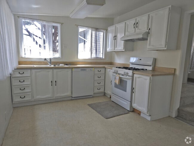 Building Photo - 605 N Juanita Ave