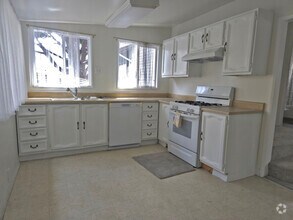 Building Photo - 605 N Juanita Ave