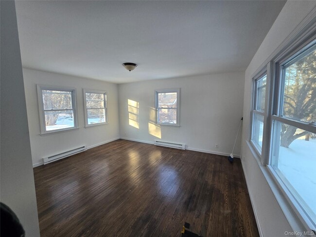 Building Photo - 182 Rock Hill Dr