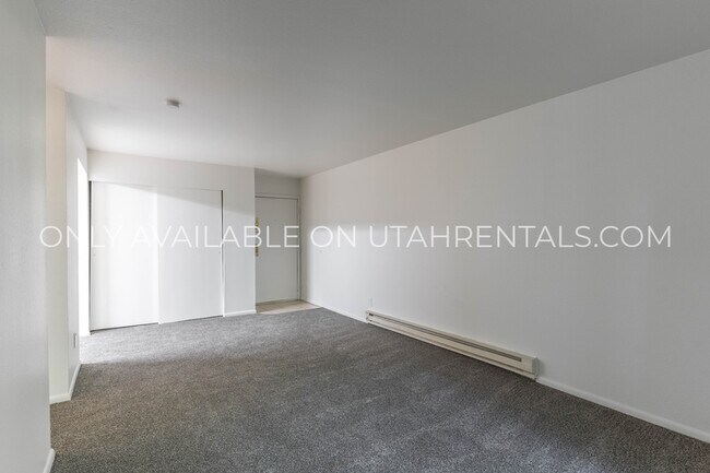 Photo - 4900 S Highland Cir House