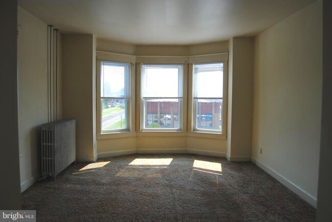 Building Photo - 715 Oak Hill Ave