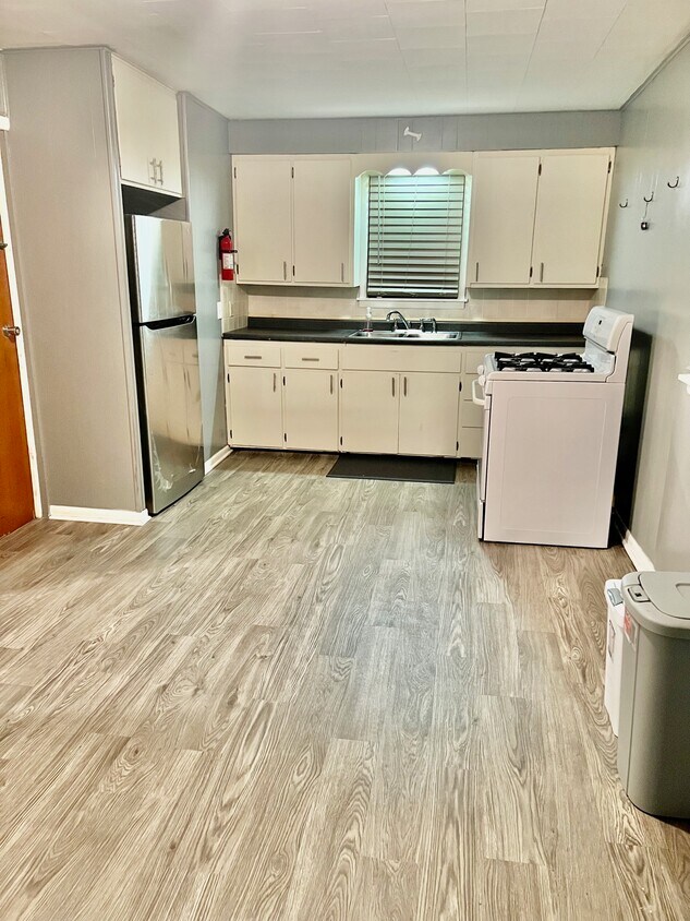 321 S 8th St Unit 1, Burlington, IA 52601 321 S 8th St Burlington, IA