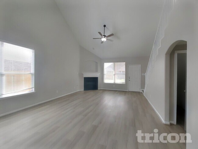 Foto del edificio - 6106 Carver Pines Dr