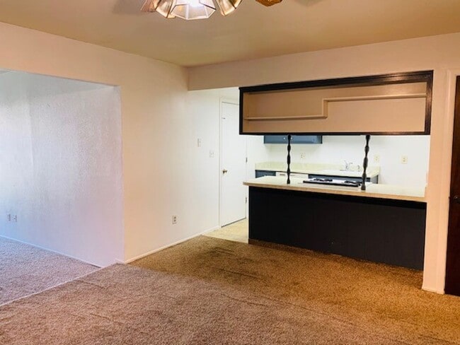 Building Photo - Great Duplex