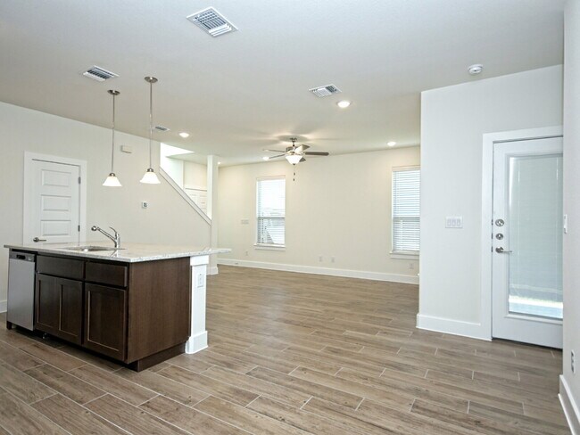 Foto del edificio - "Charming 3-Bedroom Condo Retreat in Georg...