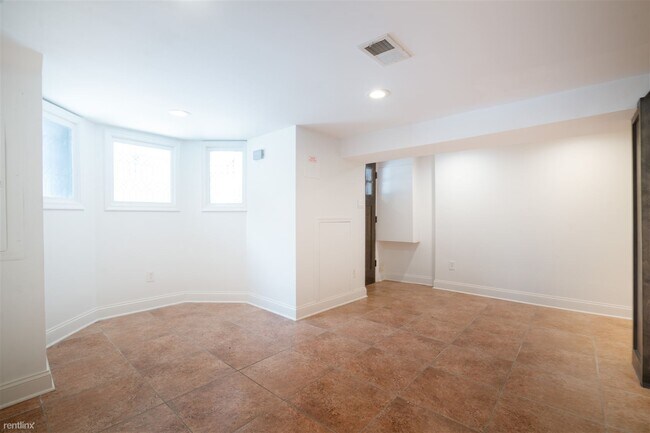 Foto del edificio - Studio, 1 bath Townhome - 619 Florida Aven...