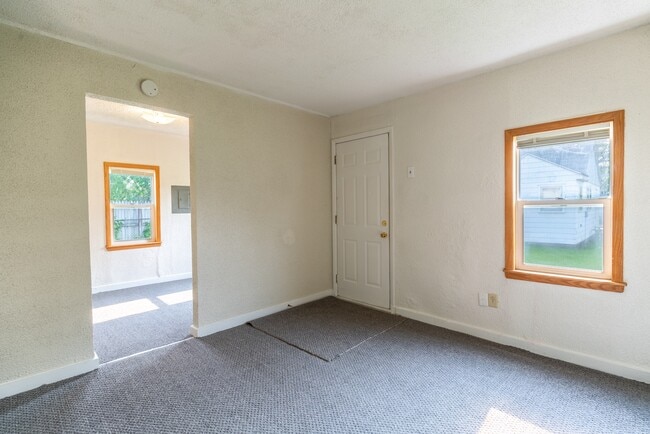 Building Photo - 2818 Hanson St