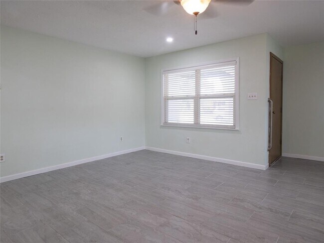Foto del edificio - 6742 Limestone St