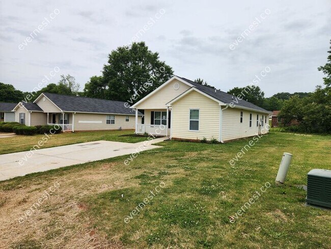 Building Photo - 113 Dove Landing