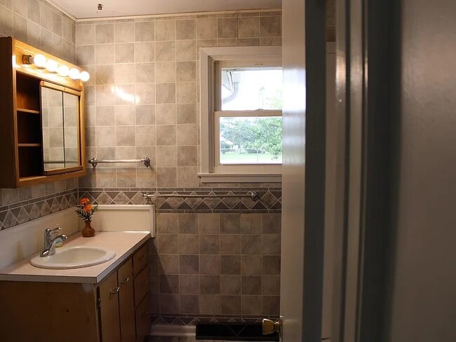 Building Photo - 330 S Foster St