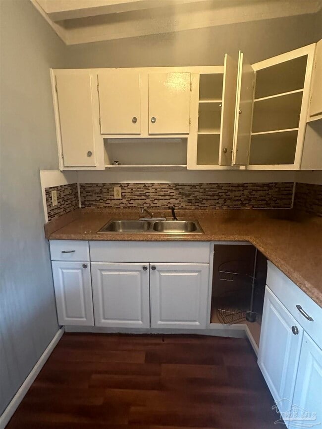 Building Photo - 226 Emerald Ave