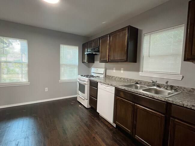 Foto del edificio - Tulsa: 3 bedroom house On A Private Road