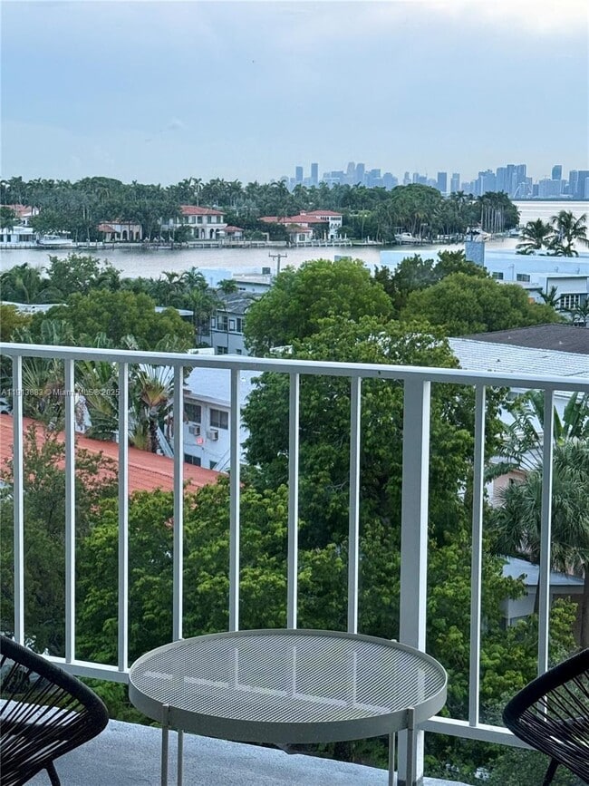 Foto del edificio - 6900 Bay Dr