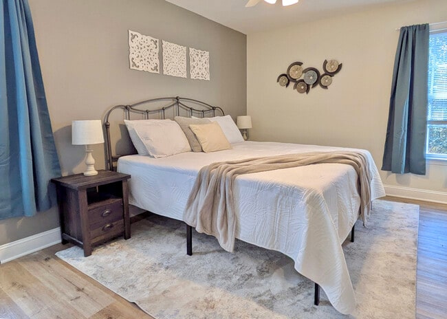 Foto del edificio - 1717 W Lakewood Ave