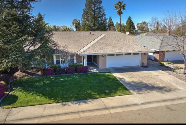 Building Photo - 504 Bridle Ct