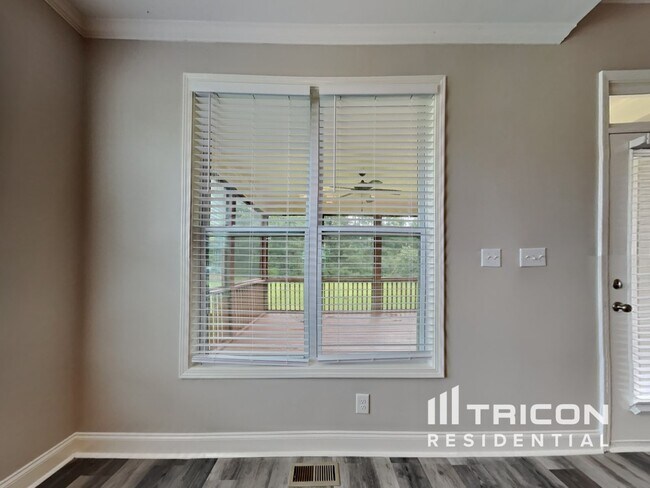 Building Photo - 3020 Plantation Glen Dr