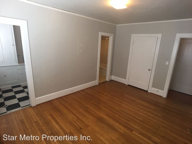 Building Photo - 2136 SE Ankeny St