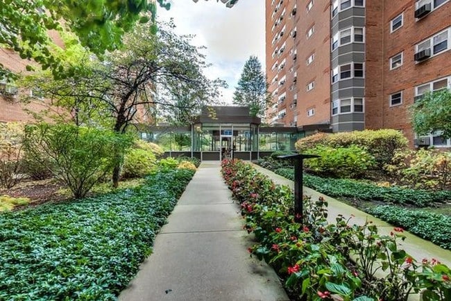 Building Entrance - 4970 N Marine Dr