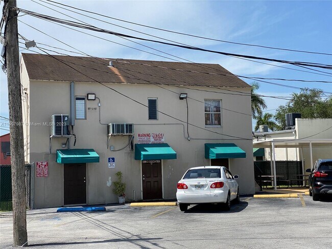 Building Photo - 313 N Krome Ave