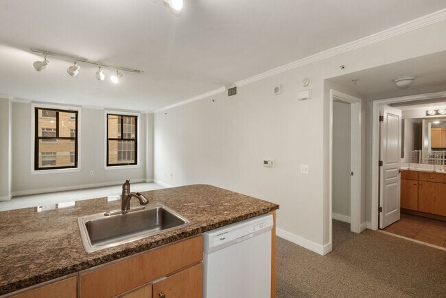 Building Photo - $400 Off! Professionally Managed, Spacious...