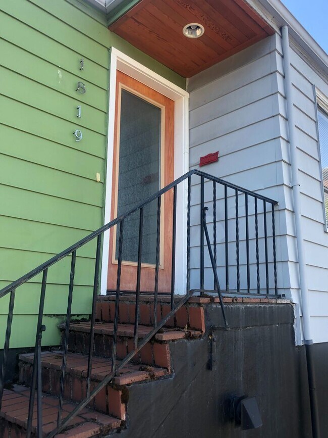 Building Photo - 1819 5th Ave N