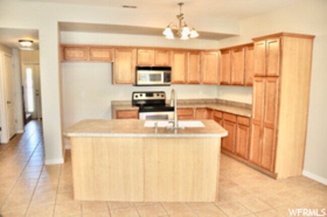 Building Photo - 269 Sunshine Dr