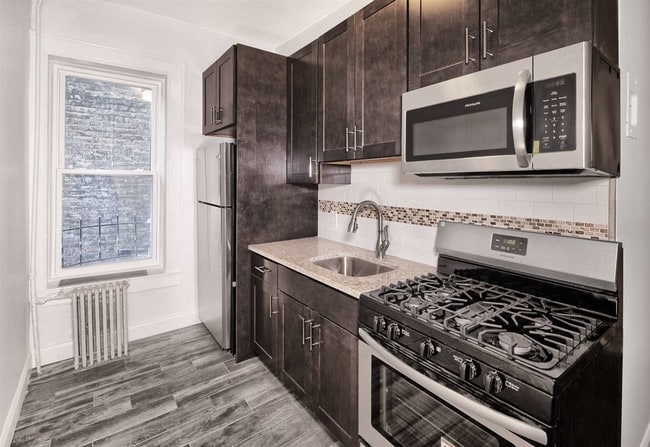 Building Photo - 284 3rd St